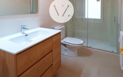 Bathroom of Flat for sale in Salamanca Capital  with Heating, Oven and Washing machine