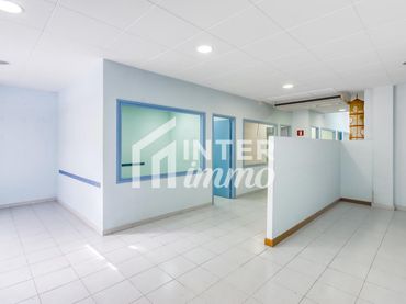 Locale commerciale in vendita a Calle Doctor Fleming 17