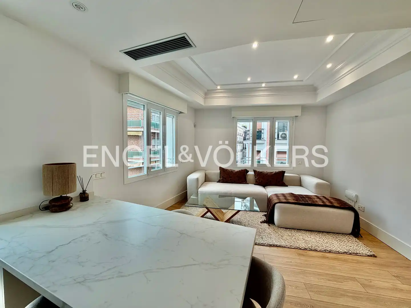 Living room of Flat for rent in  Madrid Capital  with Air Conditioner, Heating and Storage room