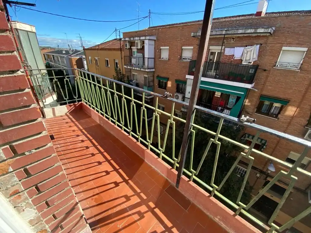 Room in Calle Encarnación Oviol, 43, Los Rosales