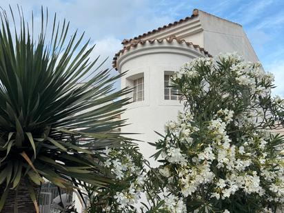 Vista exterior de Casa o xalet en venda en San Fulgencio amb Aire condicionat, Calefacció i Jardí privat