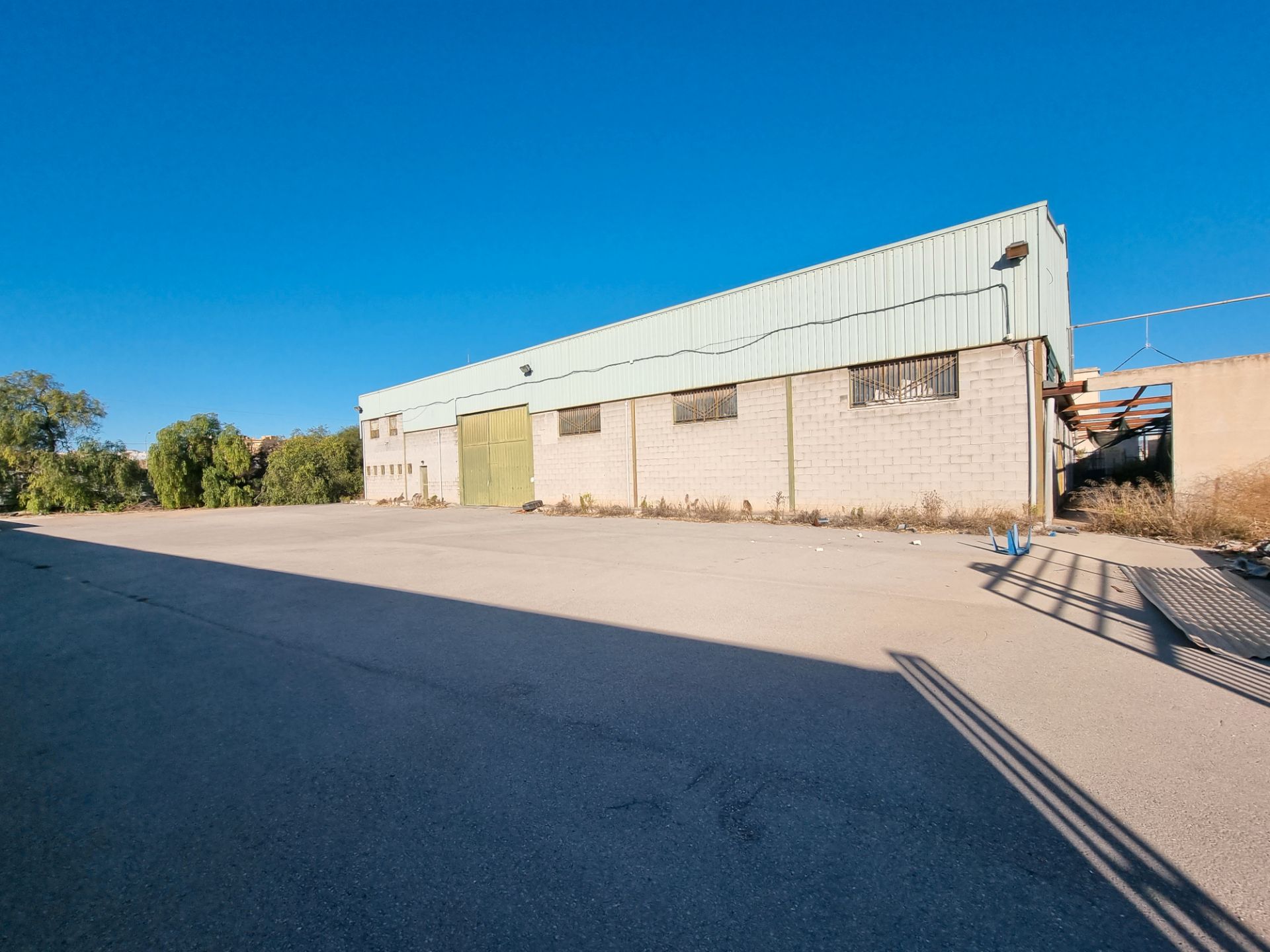 Vista exterior de Nau industrial en venda en Aspe
