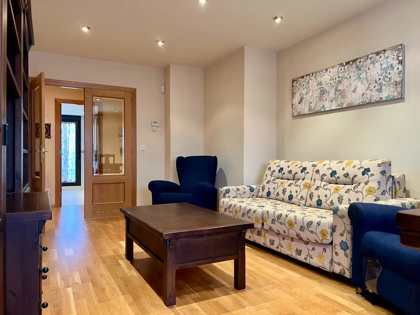 Living room of Flat for sale in Jaca  with Heating, Parquet flooring and Terrace