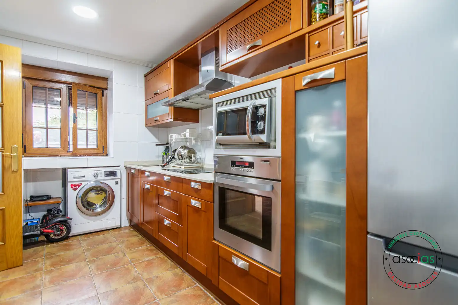 Cuina de Casa o xalet en venda en San Martín del Rey Aurelio amb Calefacció, Jardí privat i Terrassa