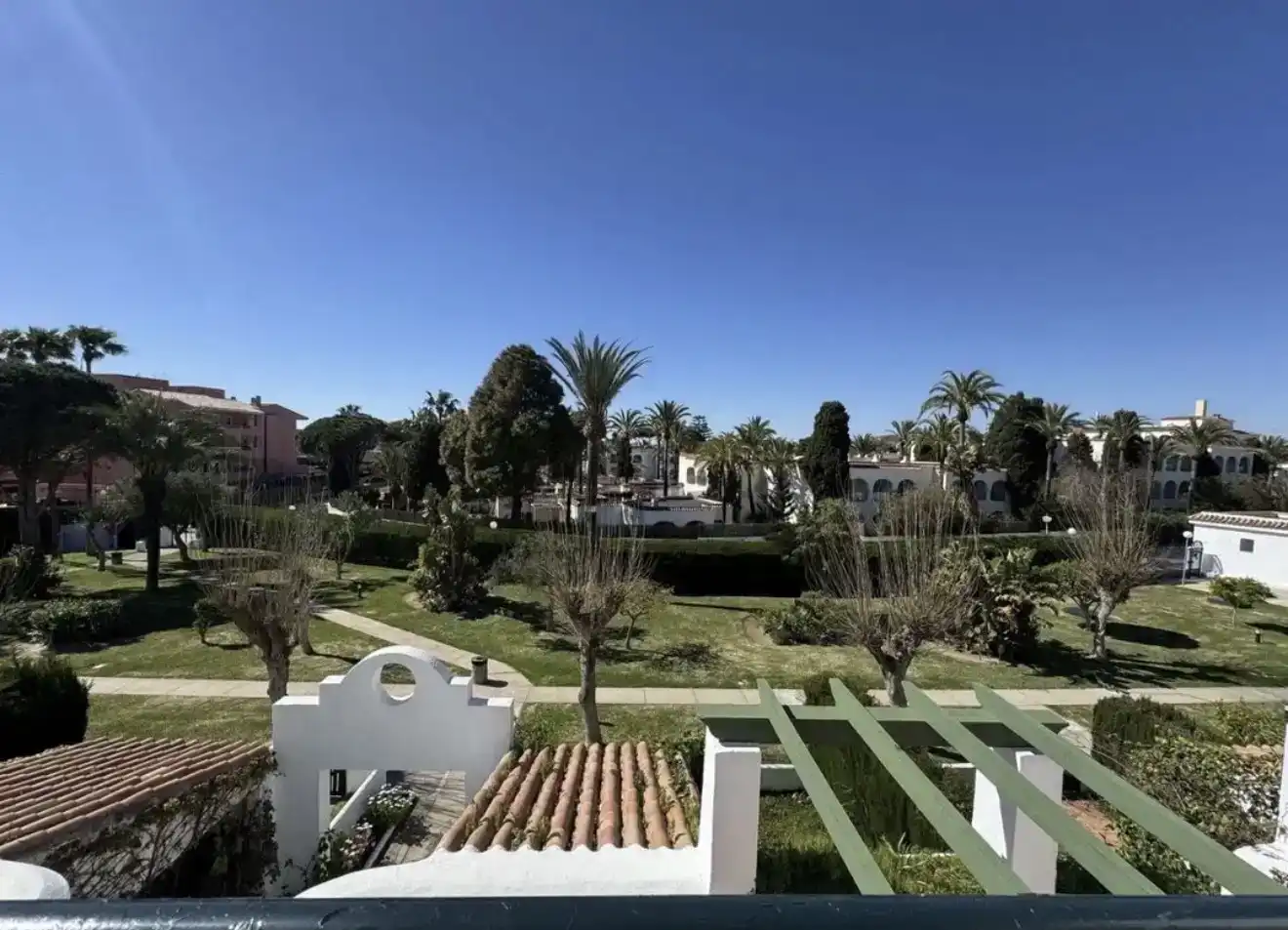 Jardí de Pis en venda en Zahara de los Atunes amb Aire condicionat, Piscina i Balcó