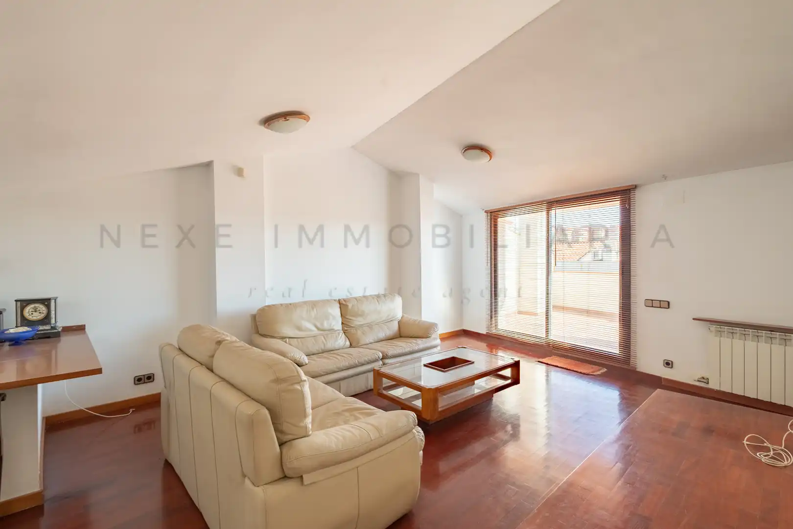 Sala de estar de Casa adosada en venta en Sabadell con Aire acondicionado, Calefacción y Parquet