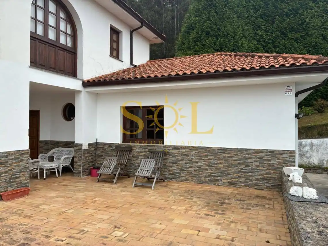 Terrassa de Casa o xalet en venda en Pravia amb Calefacció i Jardí privat