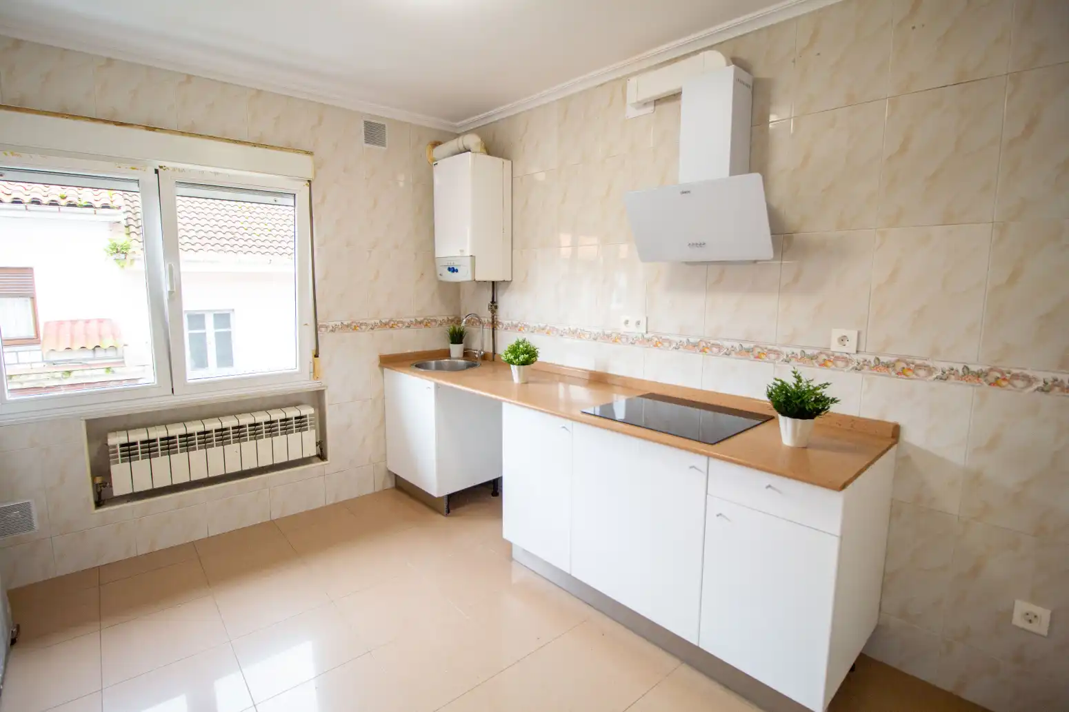 Kitchen of Flat for rent in Avilés  with Heating