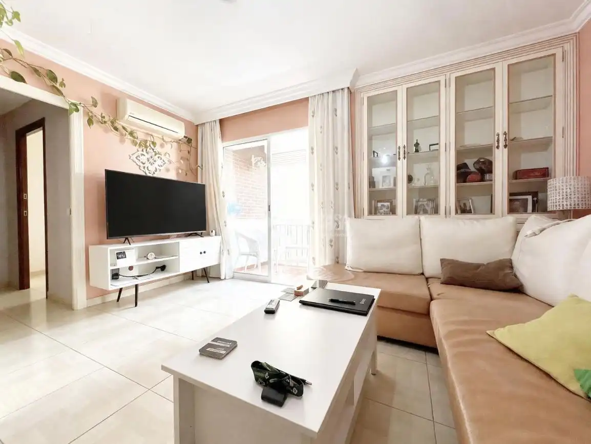 Sala de estar de Piso en venta en Sevilla con Aire acondicionado, Calefacción y Amueblado