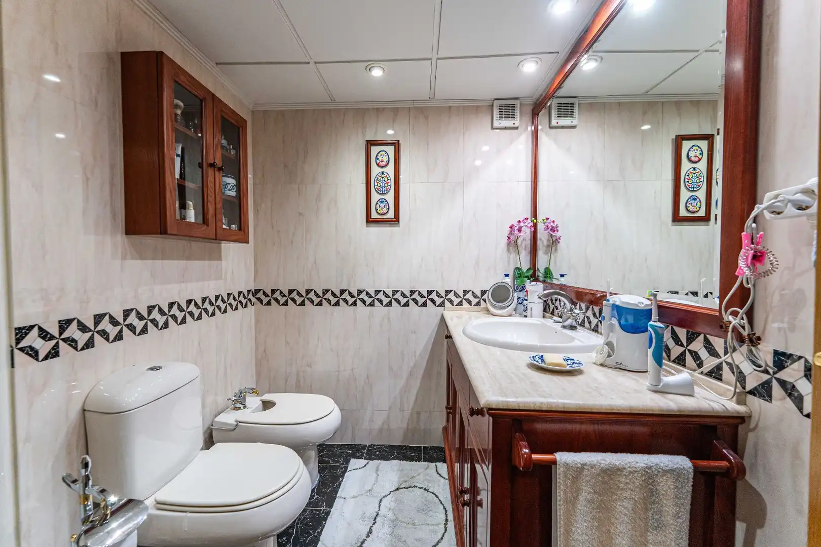 Badezimmer von Wohnung zum Verkauf in Fuenlabrada mit Klimaanlage, Heizung und Terrasse