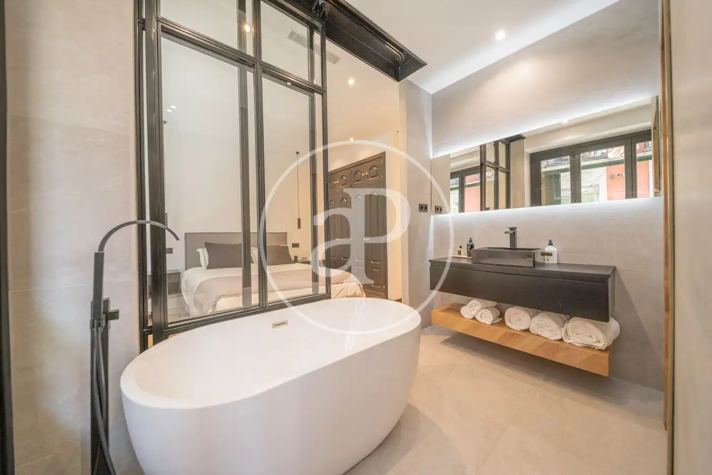 Bathroom of Flat for sale in Madrid  with Air Conditioner, Heating and Storage room