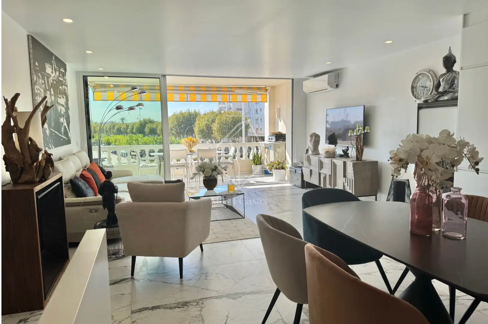 Sala d'estar de Dúplex en venda en Empuriabrava amb Aire condicionat, Calefacció i Traster
