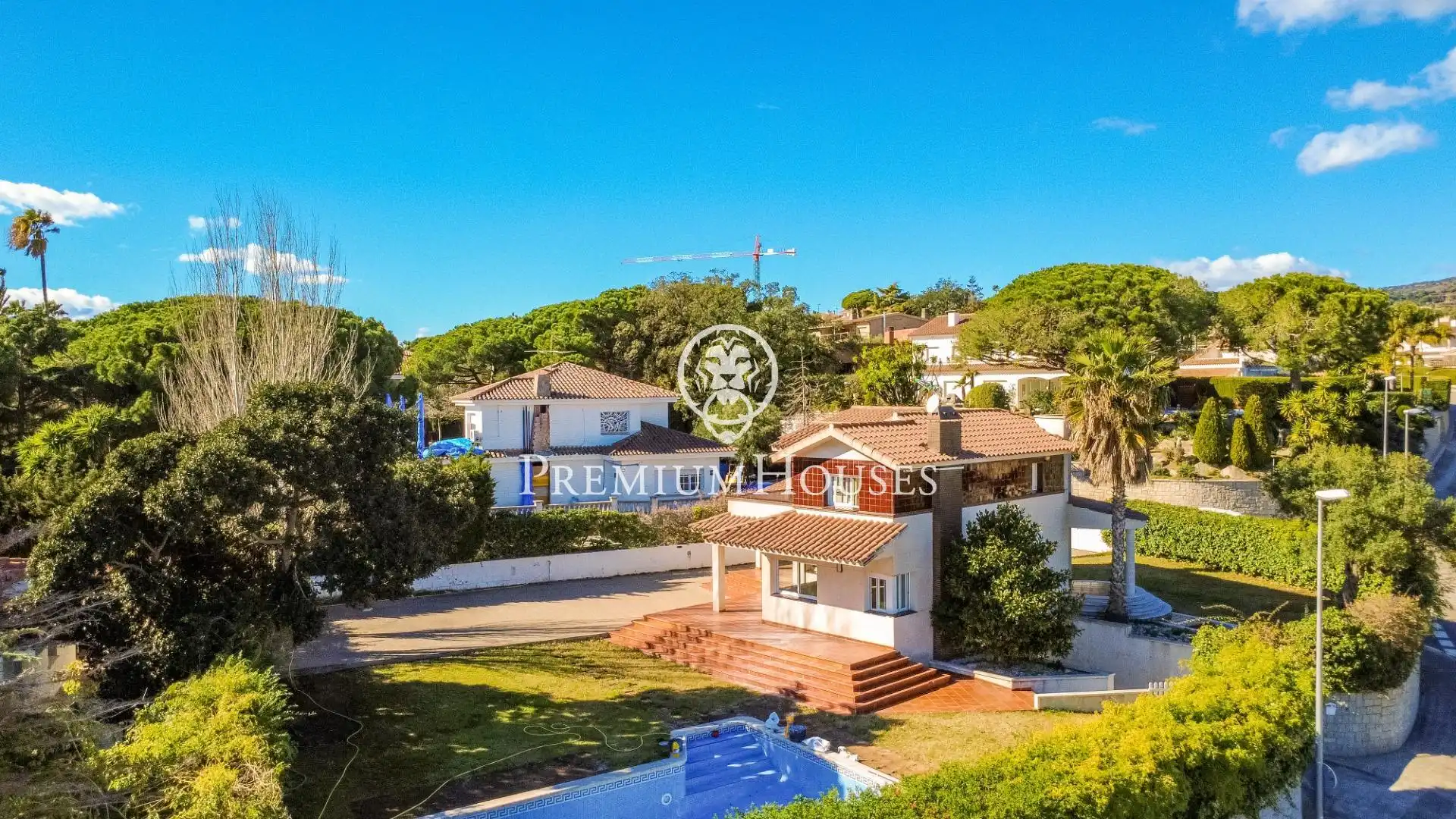 Vista exterior de Casa o xalet en venda en Alella amb Aire condicionat, Jardí privat i Terrassa
