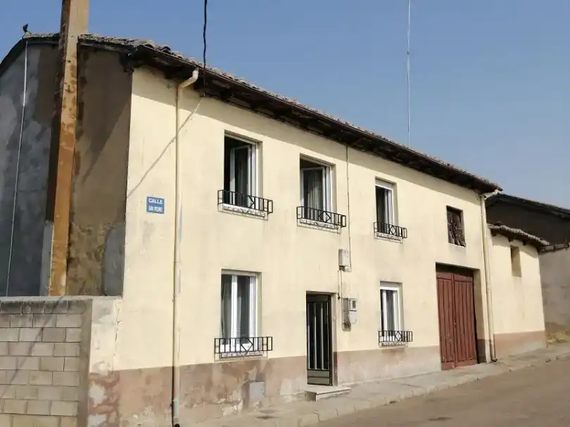 Vista exterior de Casa adosada en venda en Gradefes, León