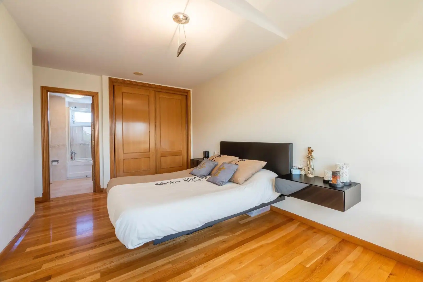 Schlafzimmer von Maisonette zum Verkauf in A Coruña Capital  mit Heizung und Abstellraum