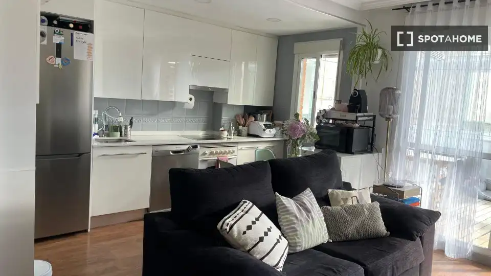 Cuina de Pis de lloguer en  Madrid Capital amb Aire condicionat, Calefacció i Moblat