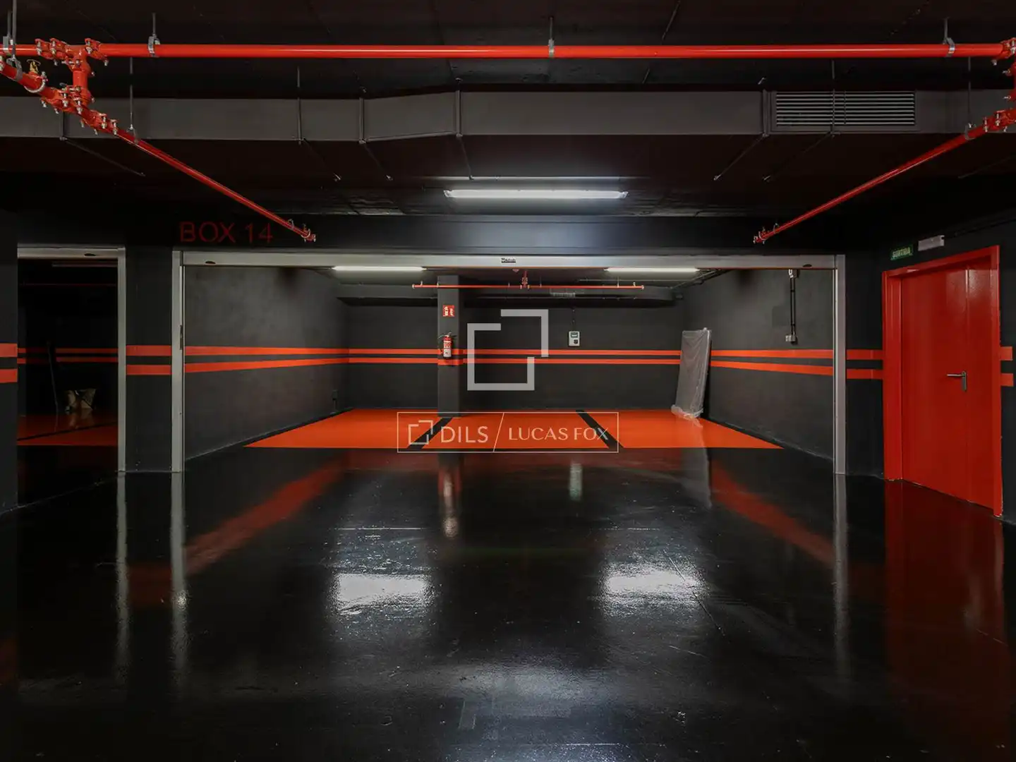 Parking de Piso en venta en Barcelona con Aire acondicionado, Calefacción y Terraza