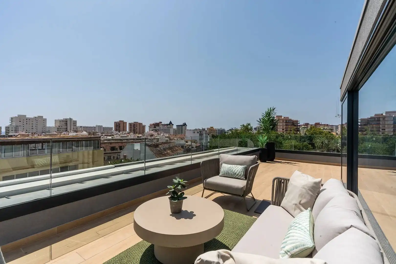 Àtic amb terrassa en venda a Avenida Condes de San Isidro