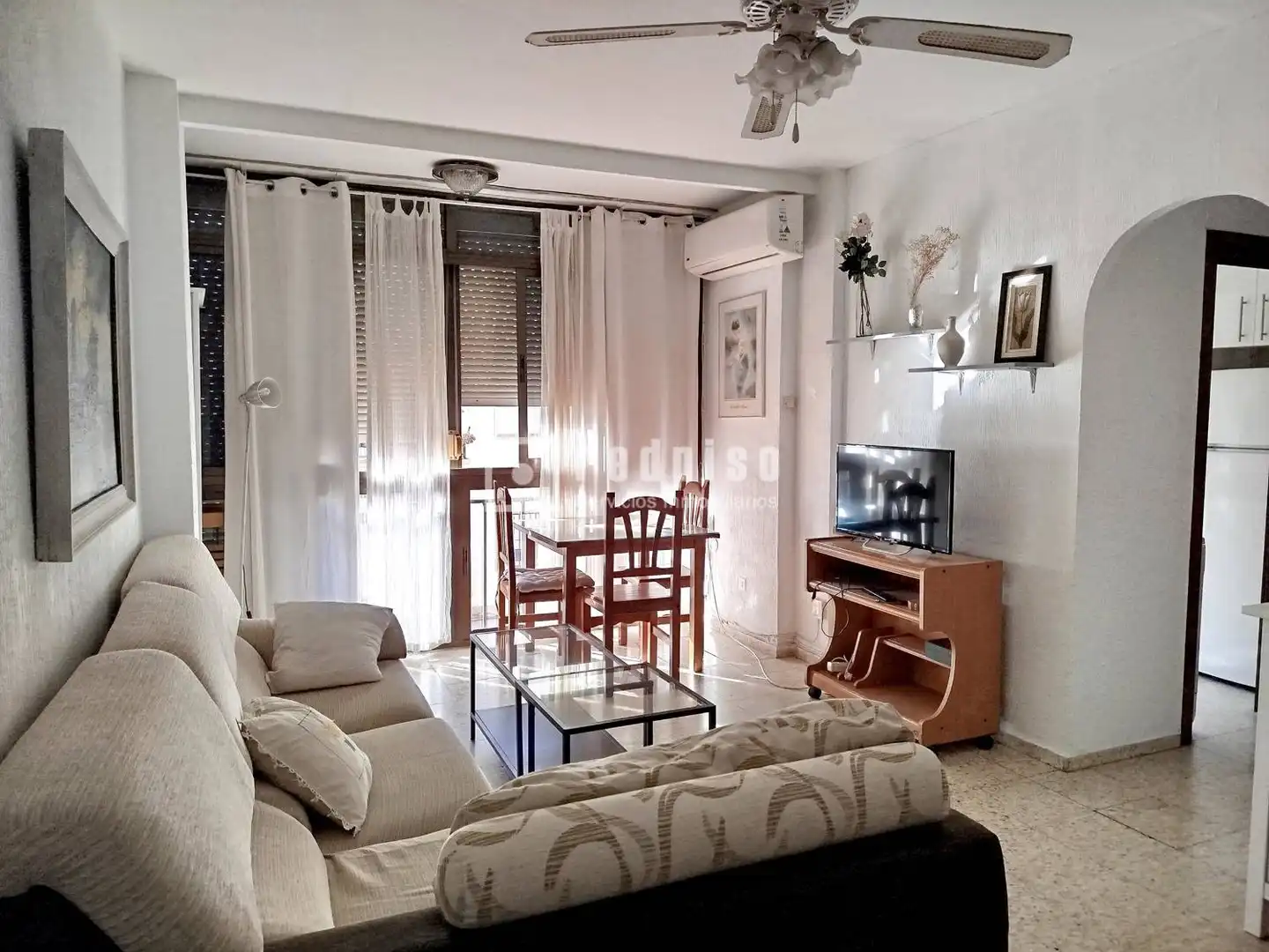 Living room of Flat for rent in Sevilla  with Air Conditioner, Terrace and Furnished