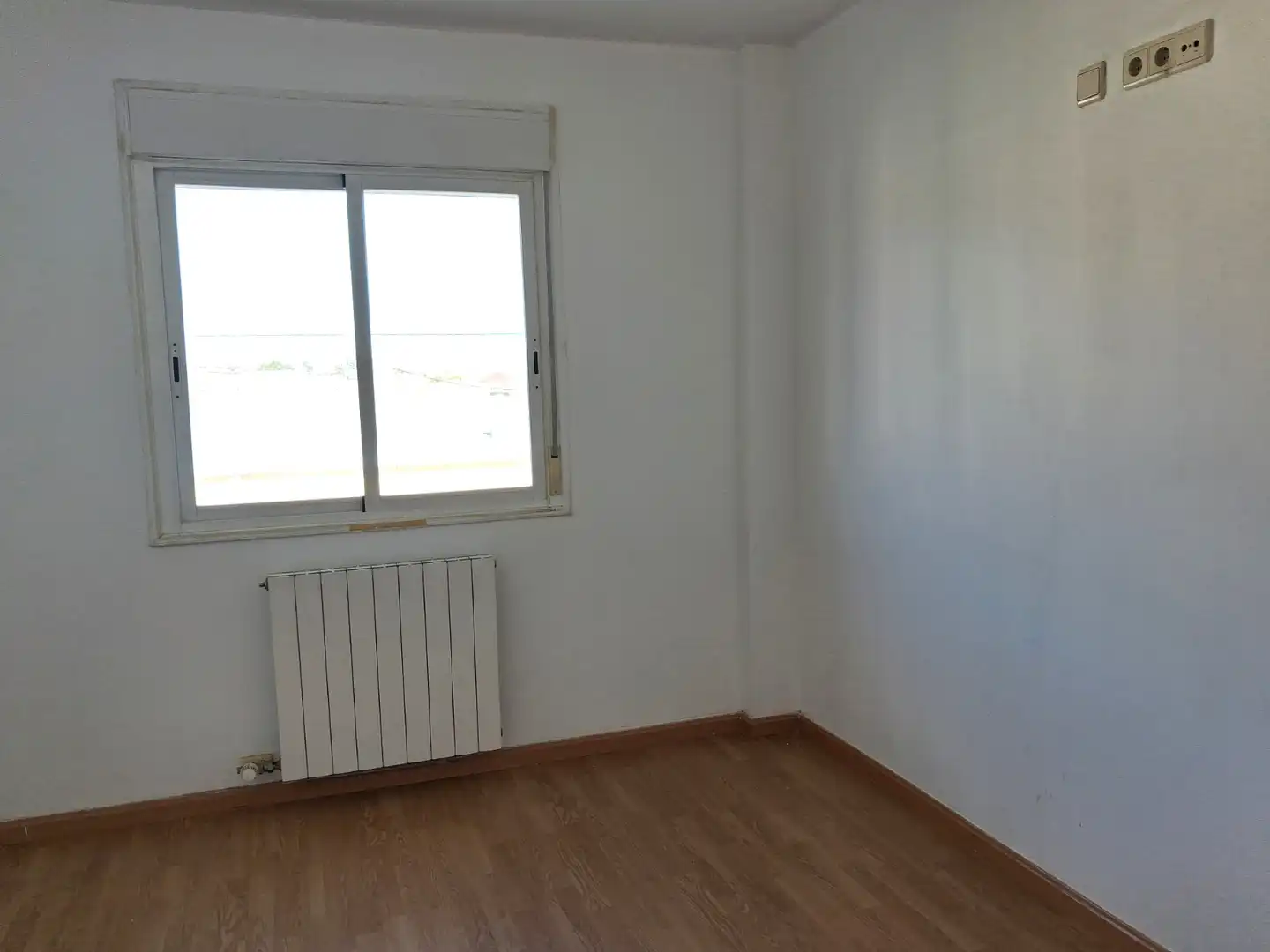 Habitación de Casa adosada en venta en Osera de Ebro con Calefacción, Parquet y Terraza