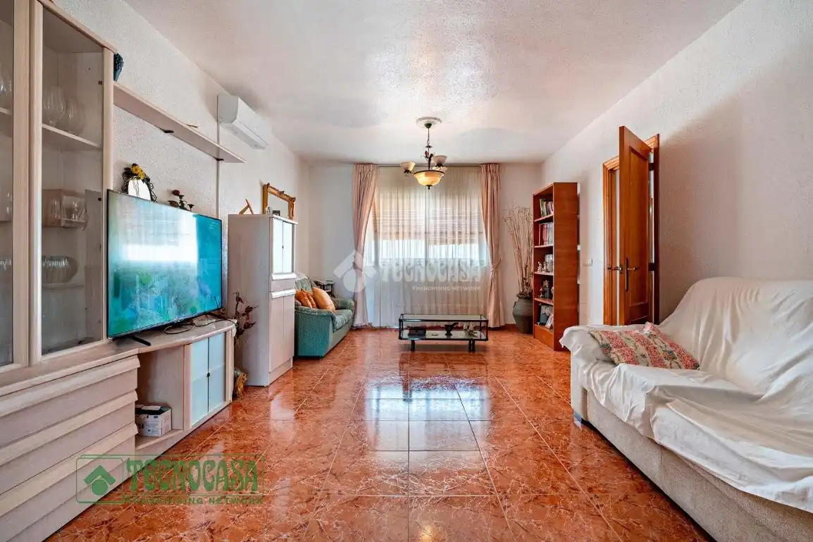 Sala d'estar de Casa adosada en venda en El Ejido amb Aire condicionat, Jardí privat i Moblat