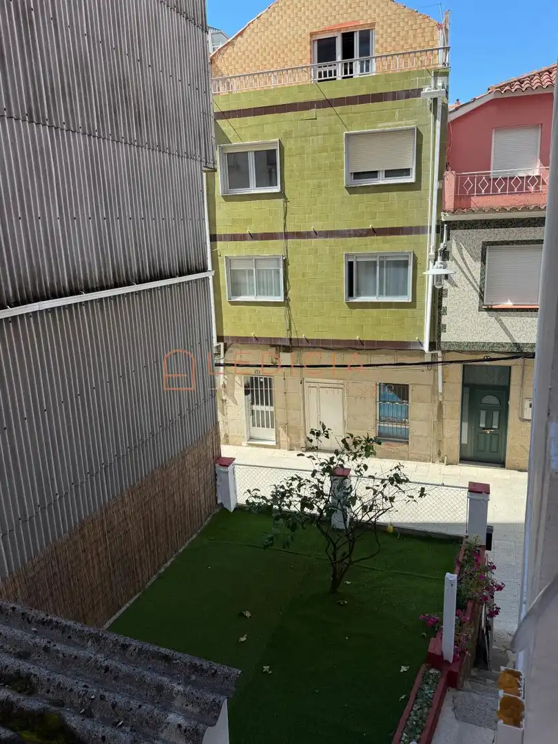 Vista exterior de Casa o chalet de alquiler en Cangas  con Calefacción, Jardín privado y Parquet
