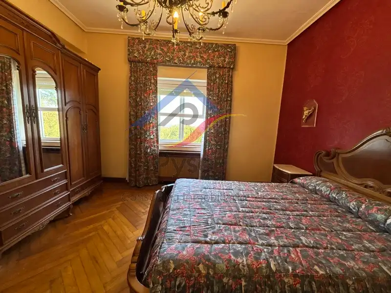 Dormitori de Casa o xalet en venda en Piélagos amb Calefacció, Jardí privat i Parquet