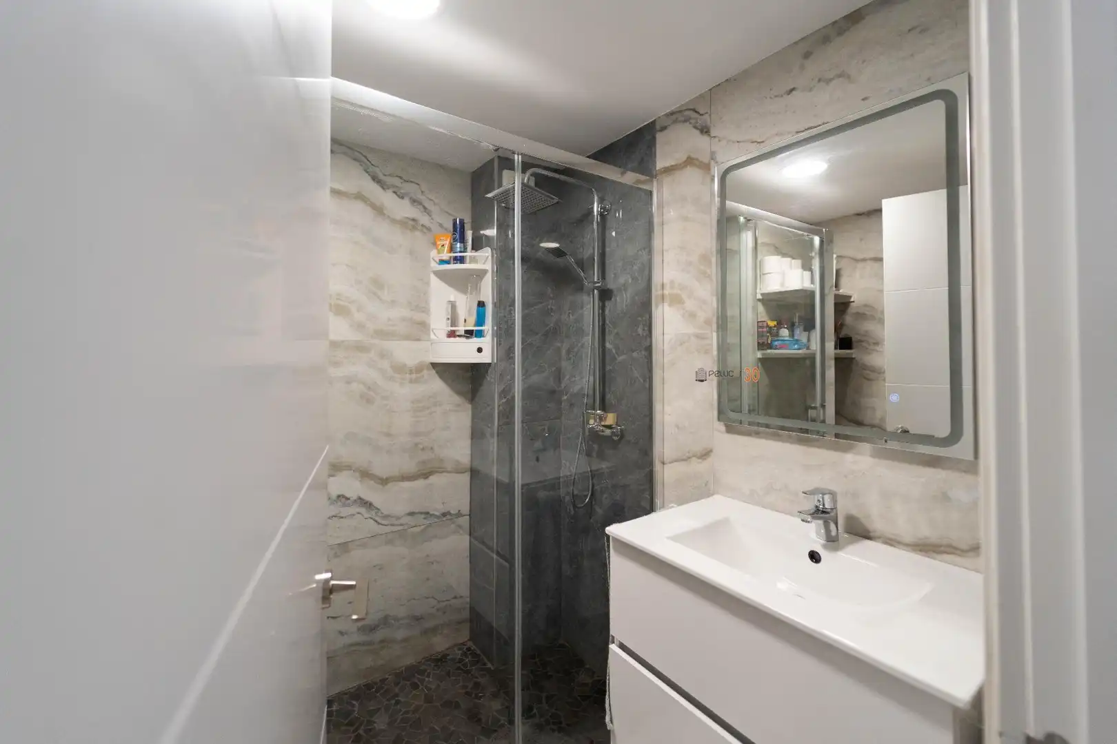 Baño de Piso en venta en Benidorm con Aire acondicionado, Terraza y Amueblado