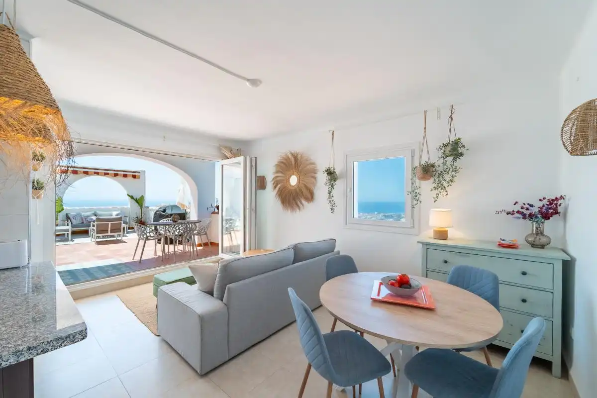 Wohnzimmer von Dachboden zum Verkauf in Nerja mit Klimaanlage, Heizung und Terrasse