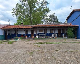 Vista exterior de Casa o xalet en venda en Aguilar de Campoo amb Calefacció, Terrassa i Balcó