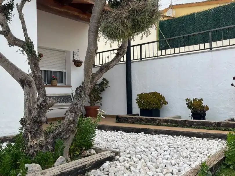 Terraced house with garden for sale in Carrer Sauquer 12, imagen 2