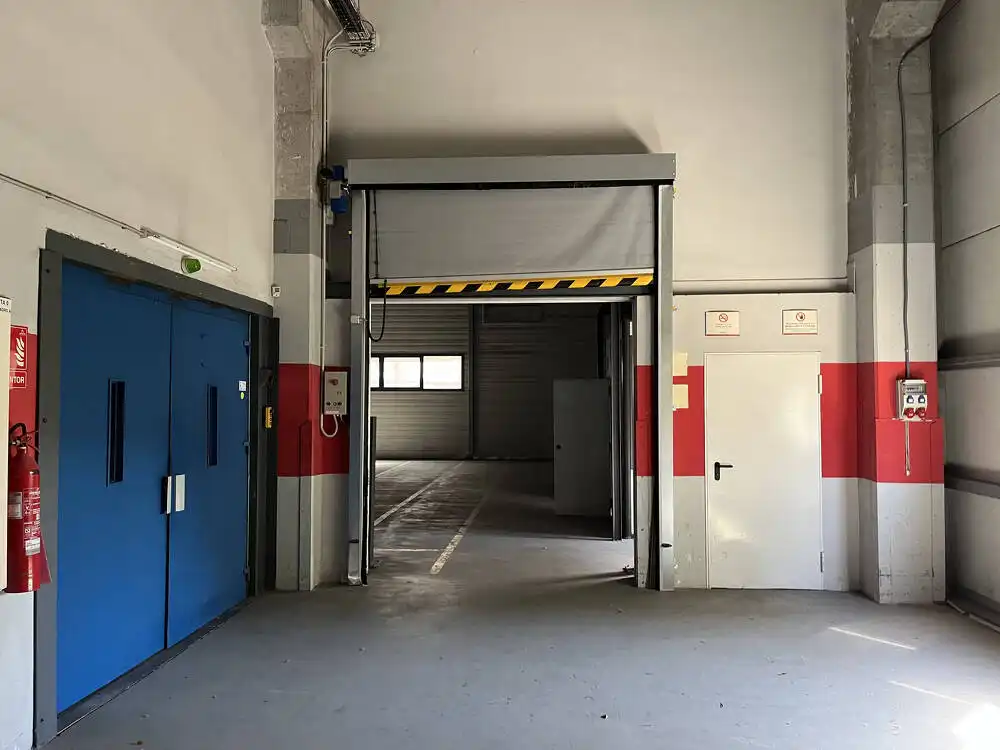 Industrial buildings for rent in Granvia LH