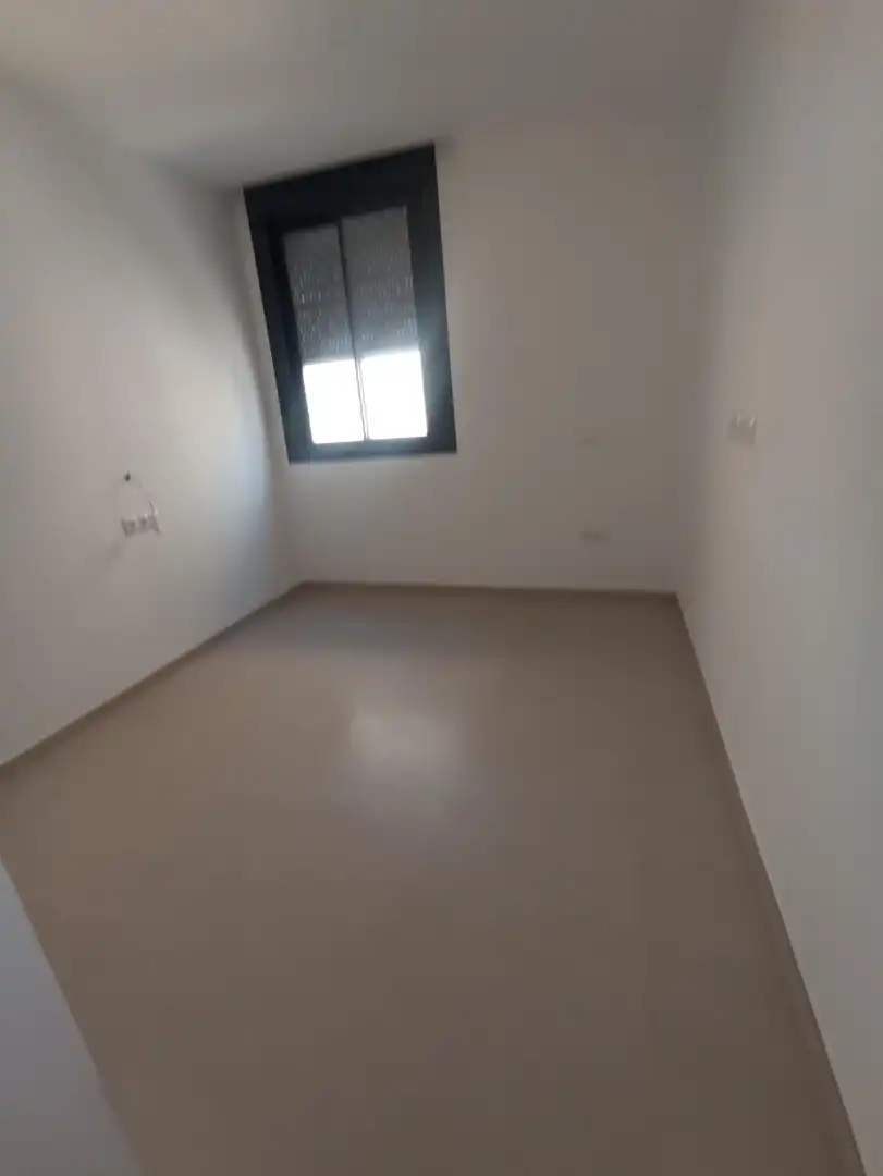 Wohnung zur Miete in Sevilla mit Klimaanlage, Terrasse und Abstellraum