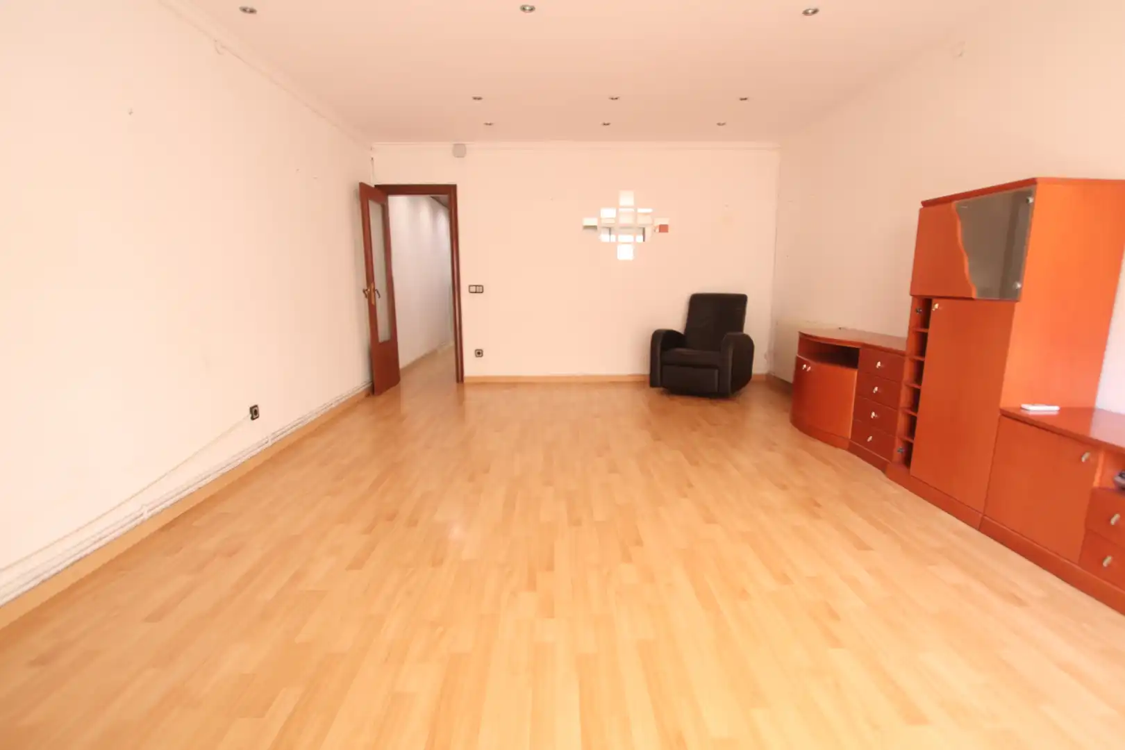 Flat for sale in L'Hospitalet de Llobregat  with Air Conditioner, Heating and Parquet flooring