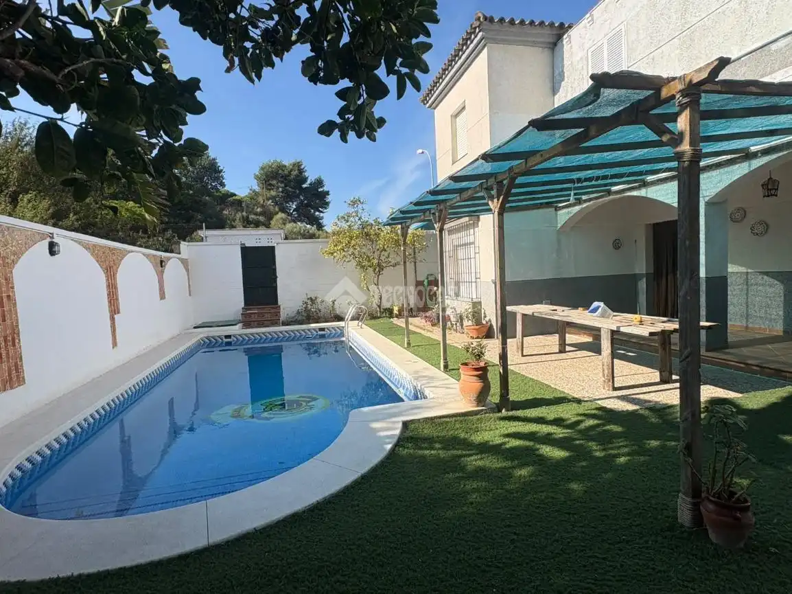 Piscina de Casa o xalet en venda en Bonanza - Avda de Huelva - Barrio Andalucia