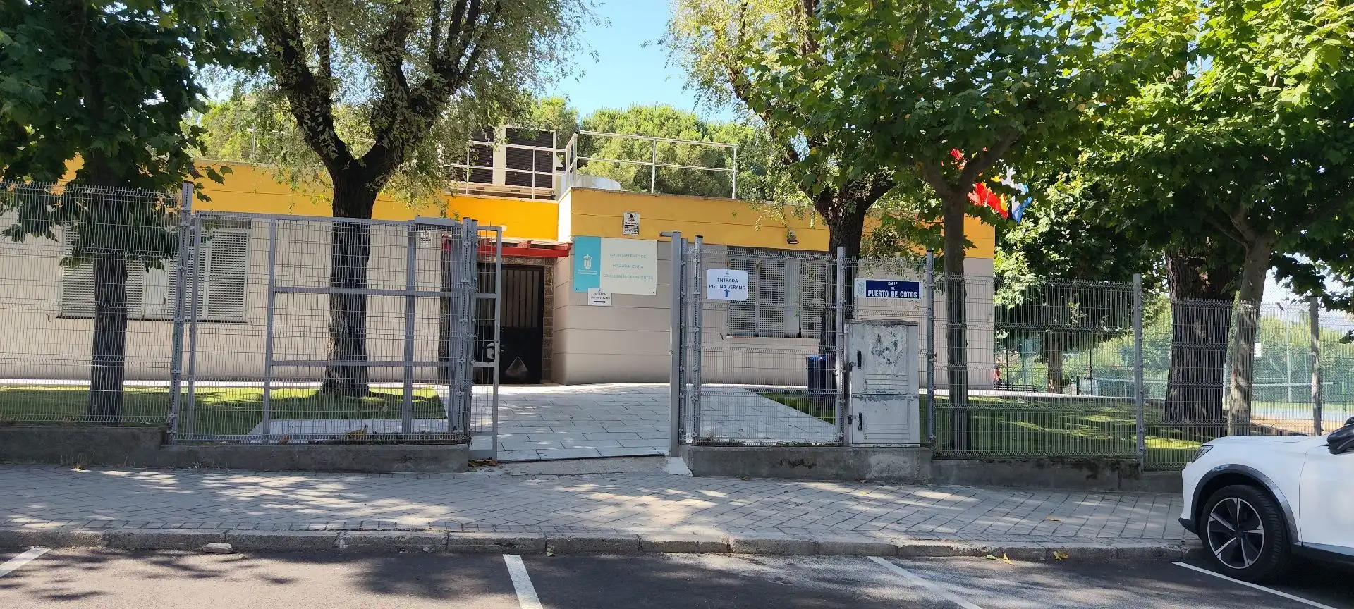 Vista exterior de Pis en venda en Majadahonda amb Calefacció
