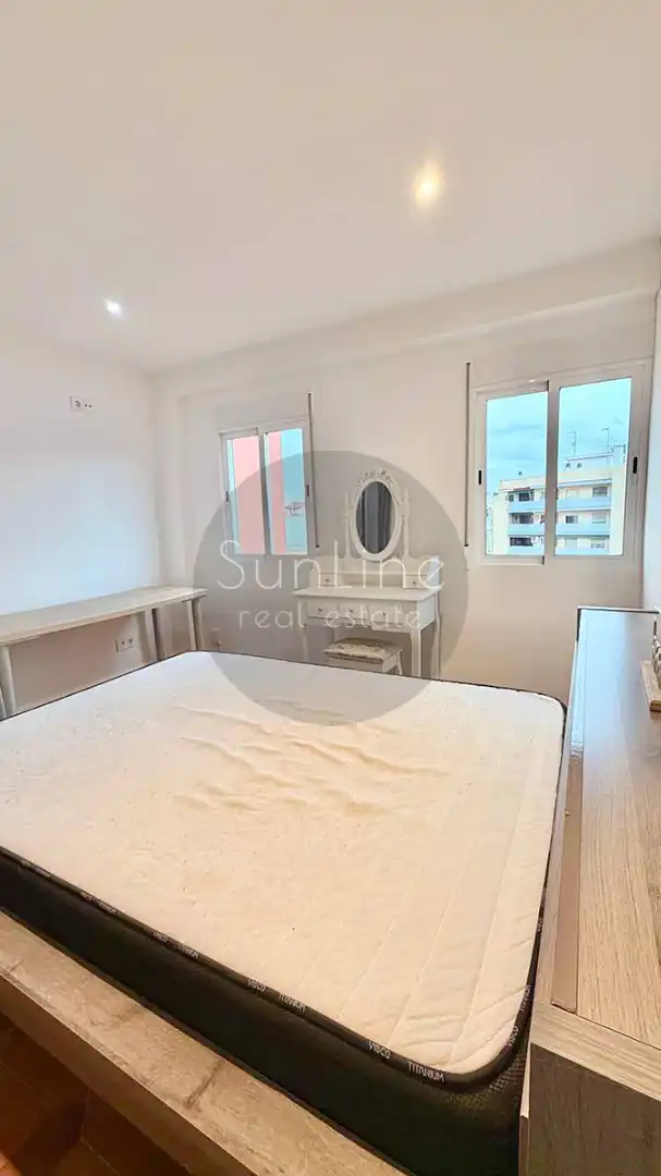 Bedroom of Flat for rent in Valencia  with Air Conditioner, Furnished and Balcony