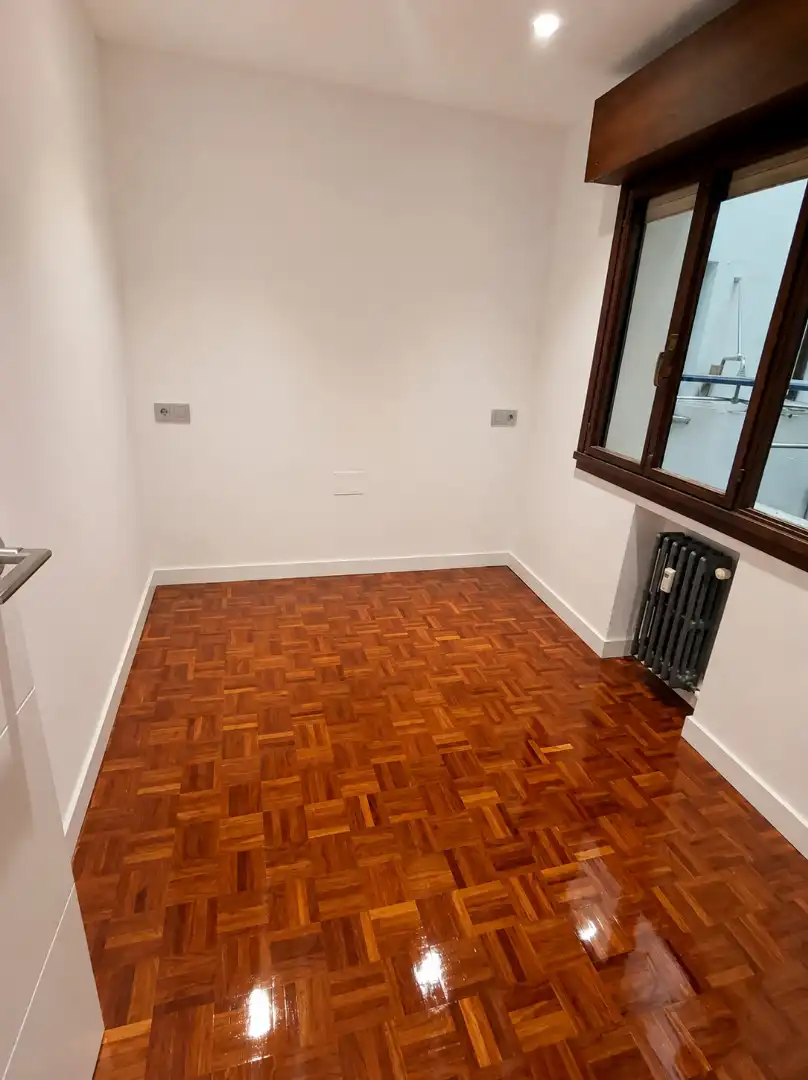 Wohnung zur Miete in Gijón  mit Heizung, Parkett und Ofen