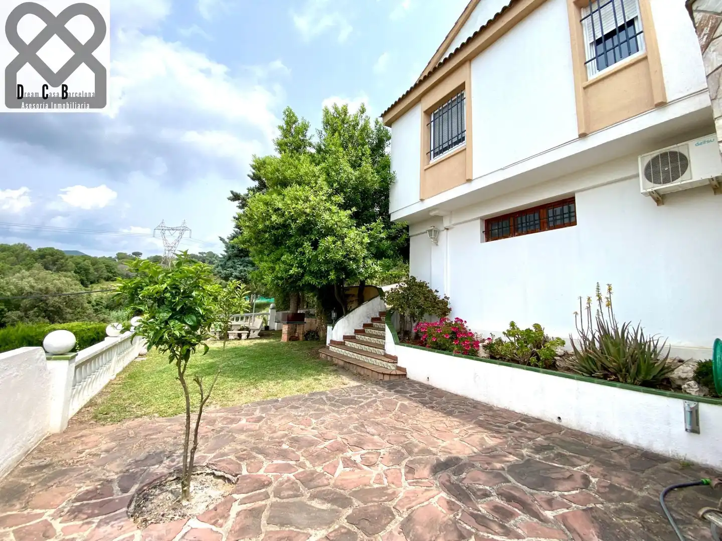Vista exterior de Casa o xalet en venda en Caldes de Montbui amb Aire condicionat, Calefacció i Jardí privat