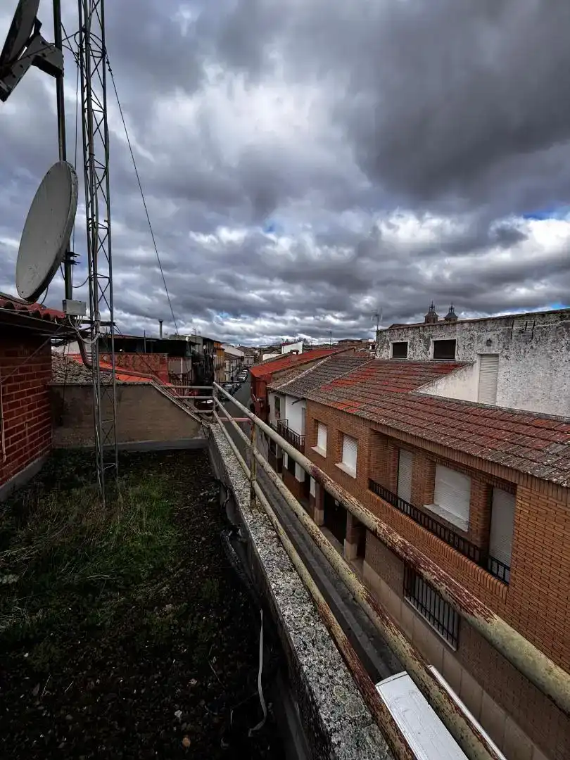 Vista exterior de Casa o xalet en venda en Piedrabuena amb Aire condicionat i Balcó