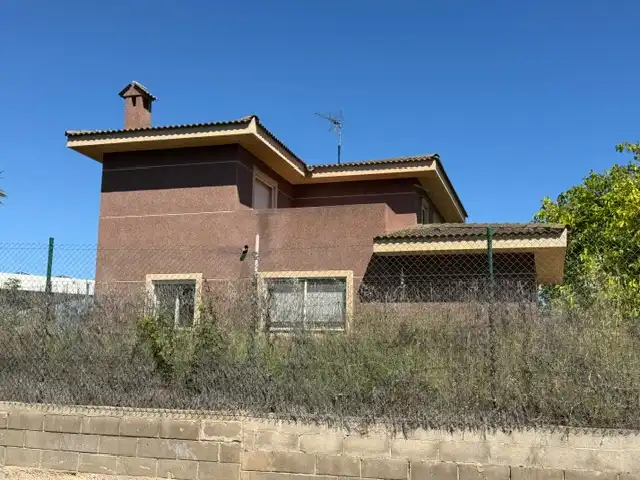 Vista exterior de Casa o xalet en venda en Tarragona amb Jardí privat, Terrassa i Alarma
