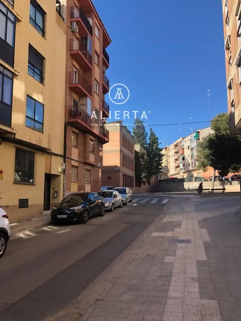 Vista exterior de Piso de alquiler en Zaragoza con Calefacción