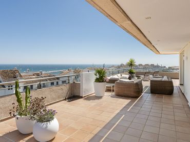 Penthouse with lift for sale in Nueva Andalucía