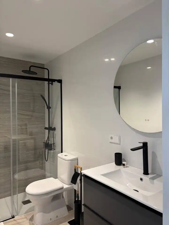 Bathroom of Flat for rent in Leganés  with Air Conditioner, Furnished and Internet