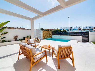 Chalet con piscina en venta en Rojales