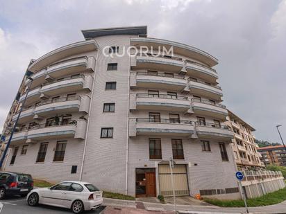 Vista exterior de Pis en venda en Etxebarri amb Calefacció, Terrassa i Traster