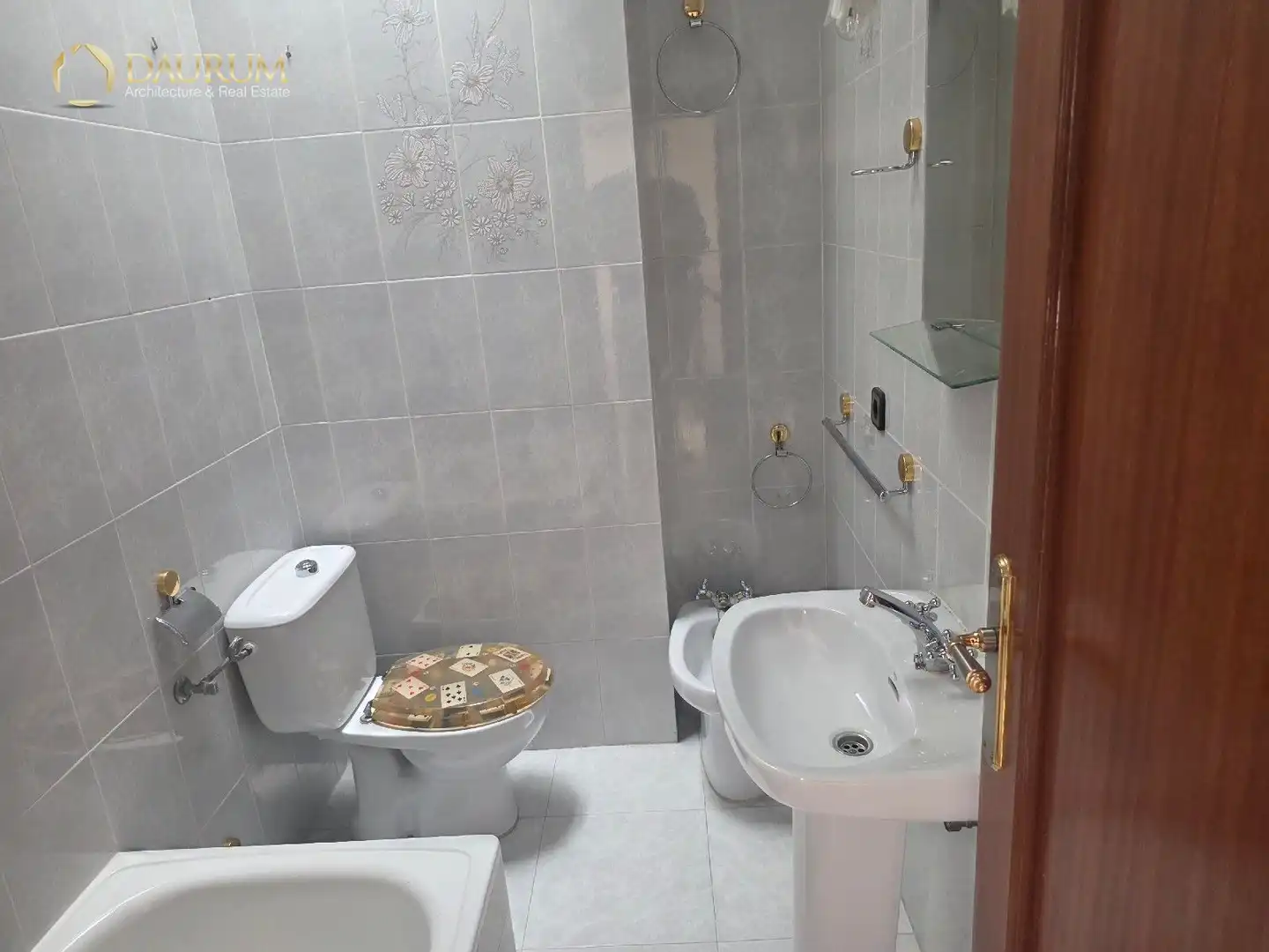 Bathroom of Houses for sale in Mairena del Aljarafe  with Air Conditioner, Heating and Terrace
