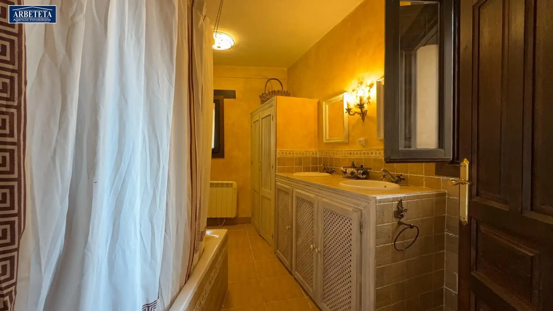 Baño de Finca rústica en venta en Pastrana con Calefacción y Balcón