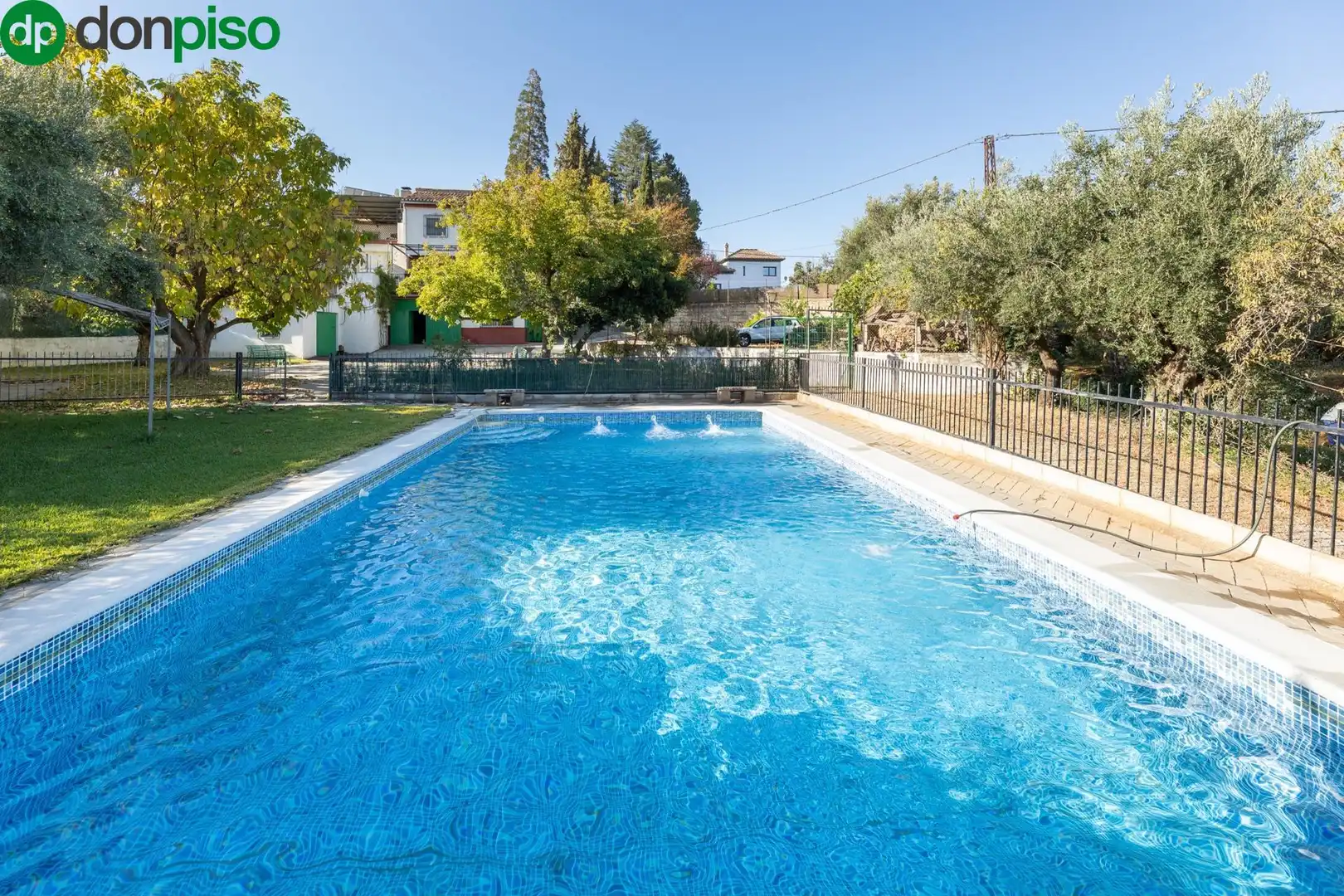 Xalet amb piscina en venda a Calle de Emilio Muñoz