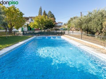 Xalet amb piscina en venda a Calle de Emilio Muñoz